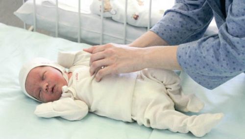 Как одеть новорожденного в домашних условиях: Одежда для ребенка дома